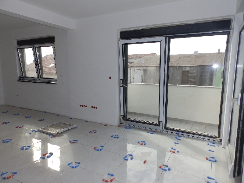 Nappali kijárattal a teraszra a második emeleten.