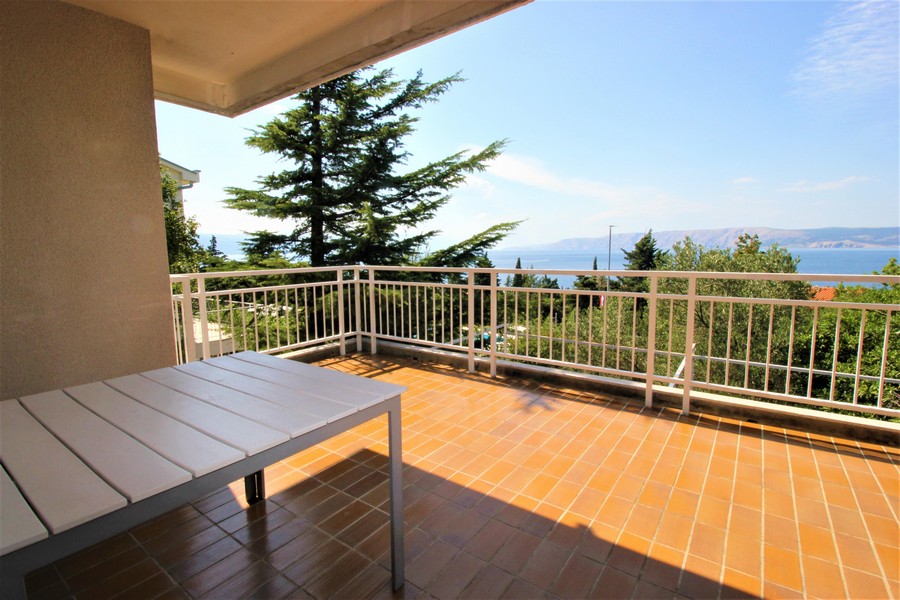 Vásároljon lakást Horvátországban, Novi Vinodolskiban, a Kvarner-öbölben.