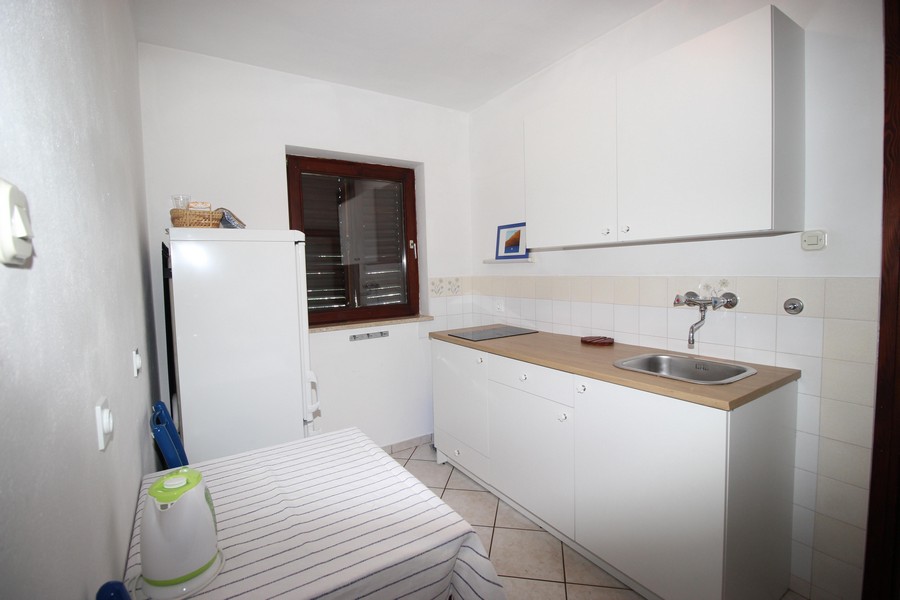 Az A1682-es ingatlan konyhája, Horvátország.