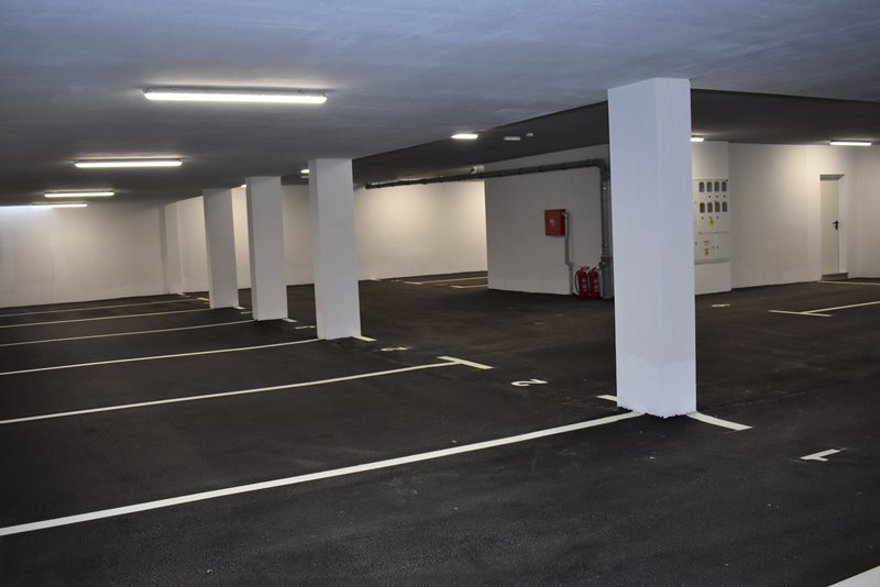 Parkolóhelyek a horvátországi A1795 ingatlan mélygarázsában.