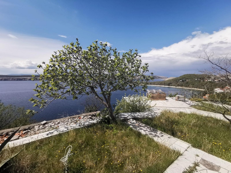 Tengerre néző A1934-es lakás eladó Jadranovo közelében Horvátországban.