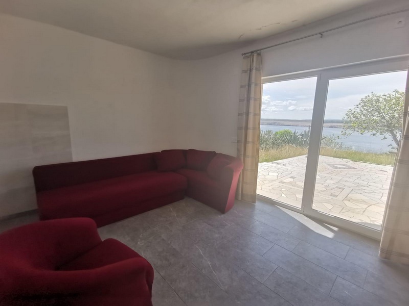 Kilátás a teraszra és a tengerre az A1934, Crikvenica ingatlan nappalijából.