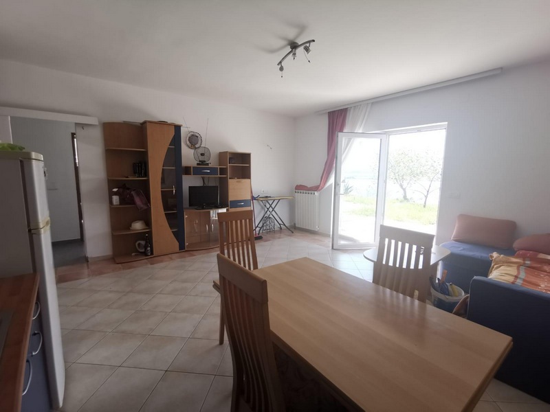 Nappali kijárattal a teraszra.