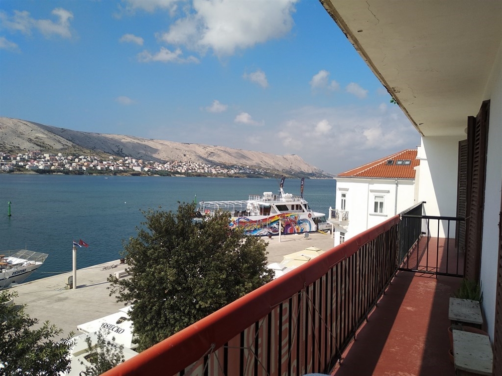 Eladó lakás az első sorban a tengerhez Pagban, Horvátországban - Panoráma cserkészet.