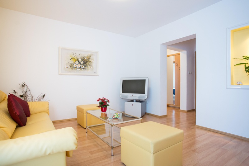 Nappali és TV sarok. – 5. kép