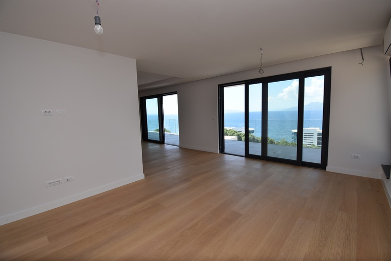 Nappali kijárattal a teraszra.