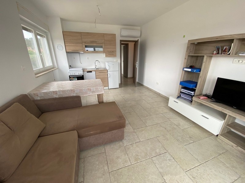 Az A2055-ös ingatlan nappalija, Pasman-sziget, Horvátország.