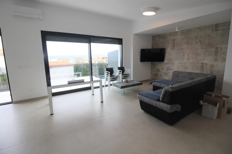 Nappali kilátással a városra.