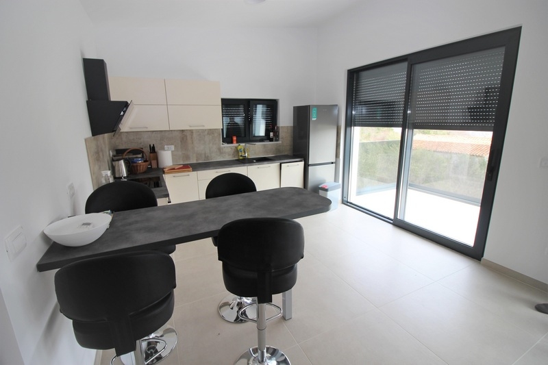 Konyha és étkező (bár).