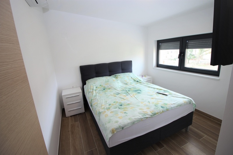 A két hálószoba egyike.