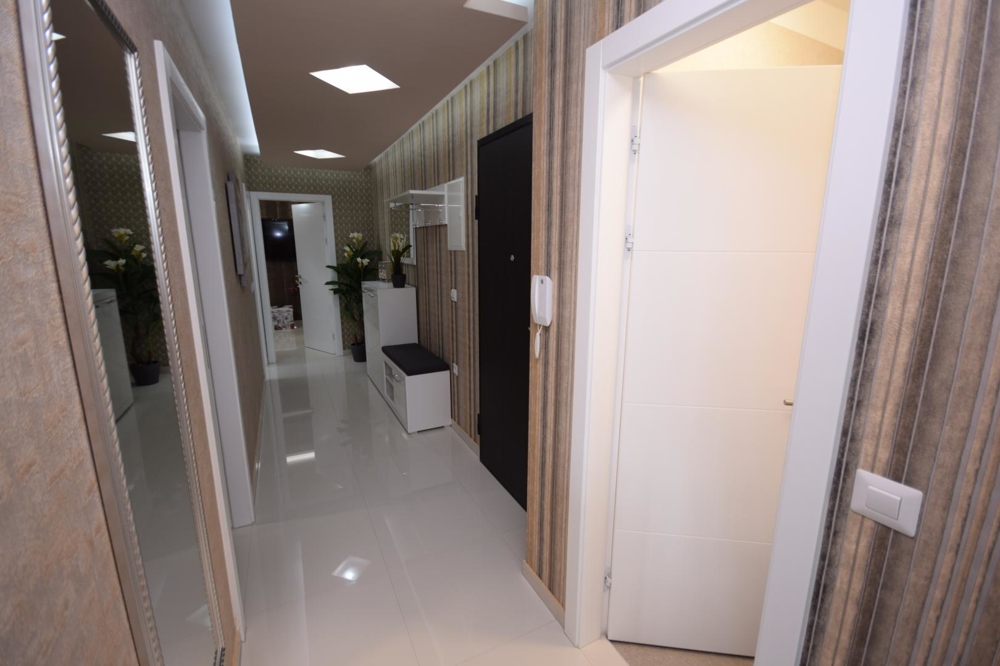 Előszoba és bejárat.