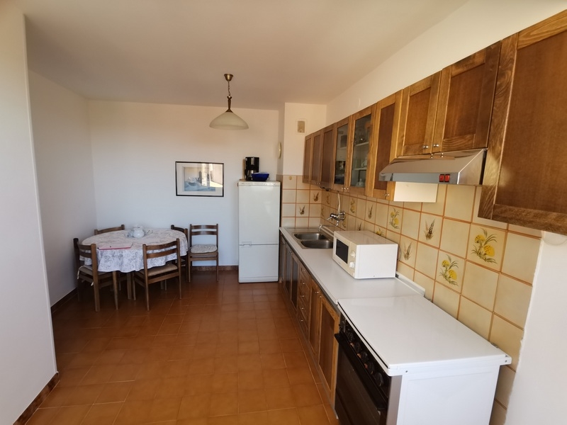 konyha és étkező.