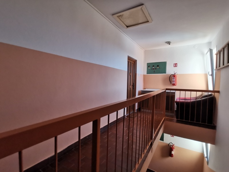 Előszoba és lakásajtó.