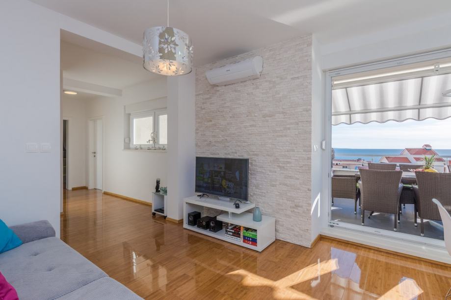 Légkondicionált nappali.