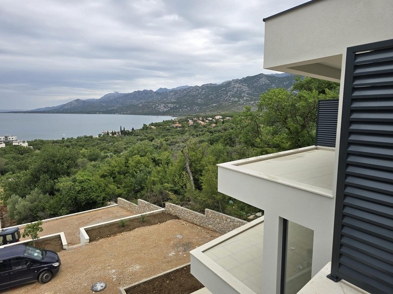 Modern apartmanok egy új épületben a Rovanjska régióban Zadar közelében - Panorama Scouting A2364.