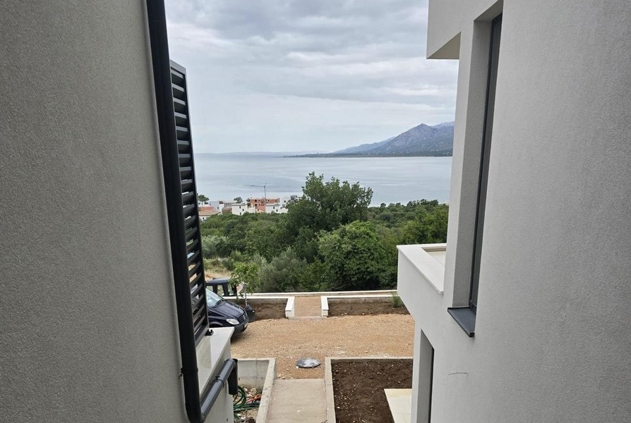 Valódi kilátás a tengerre a teraszról.