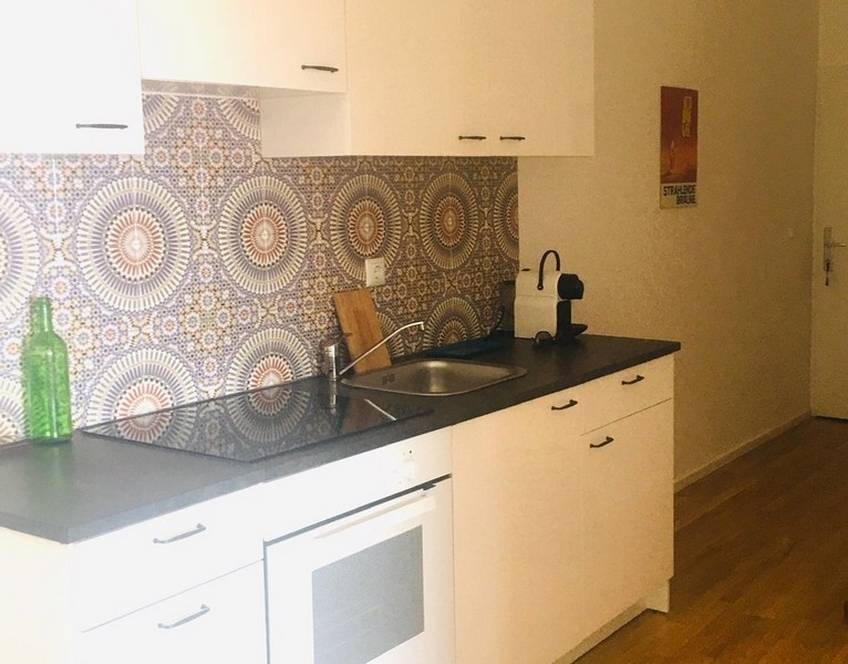 Ezen a képen az A2424-es ingatlan vonzó és kényelmes hálószobája látható, amely Crikvenicában eladó.