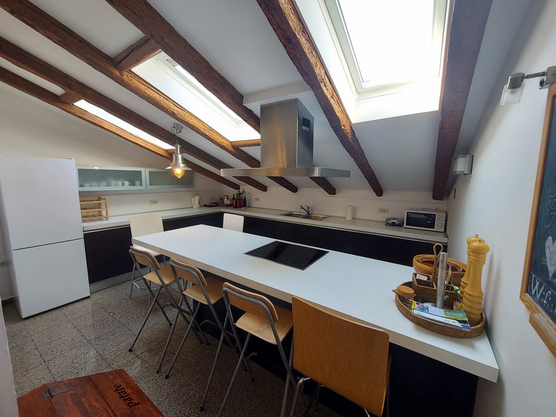 Az A2664-es ingatlan konyhája eladó Horvátországban, Abbáziában - Panoráma cserkészet.