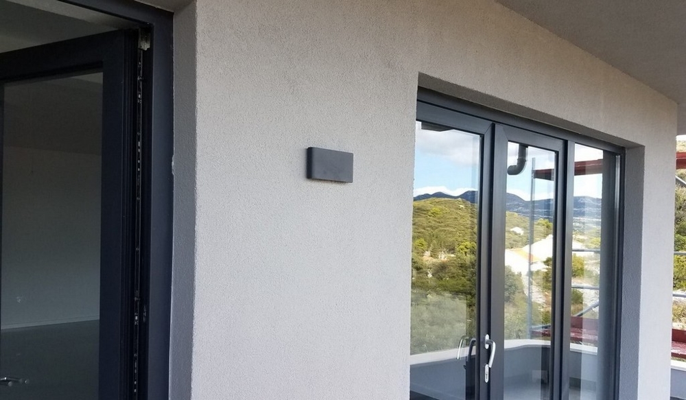 Modern kialakítású apartman erkéllyel