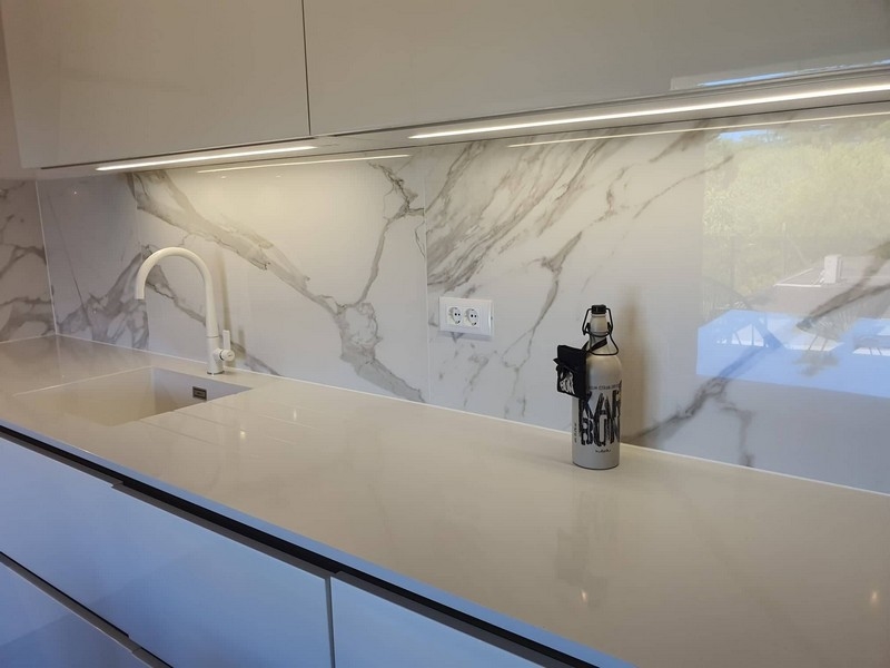 Az A2709-es ingatlan konyhája, amely eladó Horvátországban, Porec - Panoráma cserkészet.