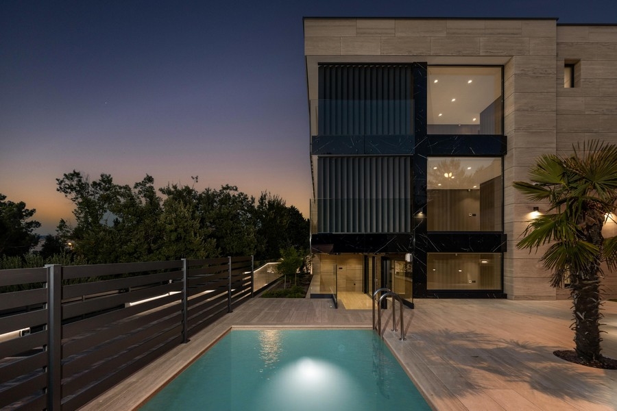 113 m²-es apartman tengerre néző kilátással és medencével