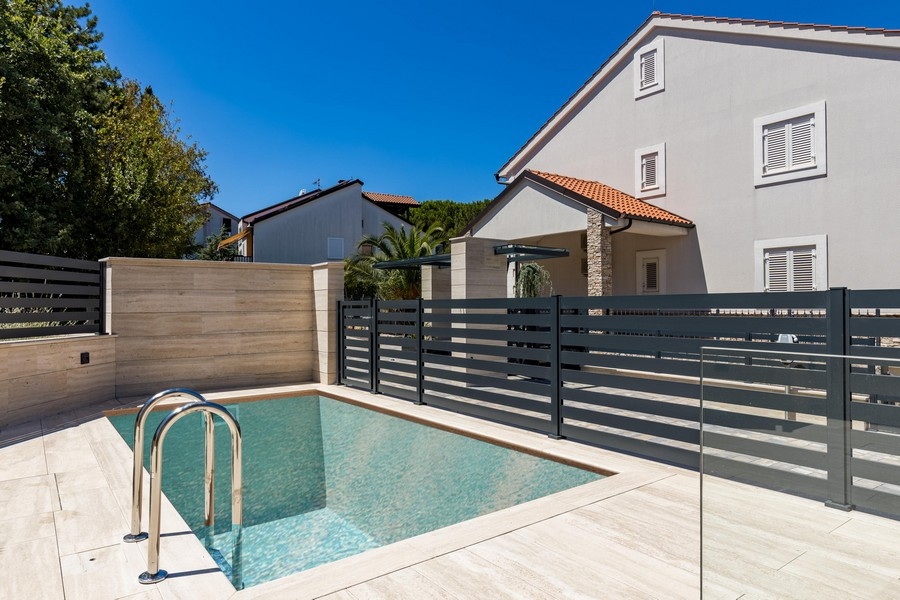 Az ingatlanhoz tengerre néző terasz eladó Horvátországban - Panoráma cserkészet.