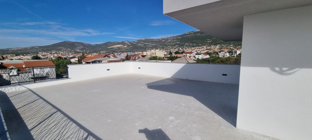 Tetőterasz az A2761 ingatlanhoz, amely eladó Kastelában, Split közelében.