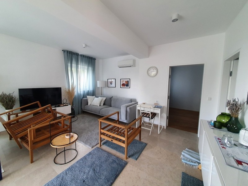 Apartman tengerre néző terasszal