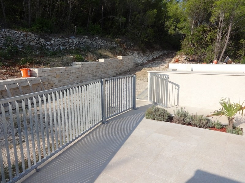 Nagy apartman, új épület 90 méterre a tengertől