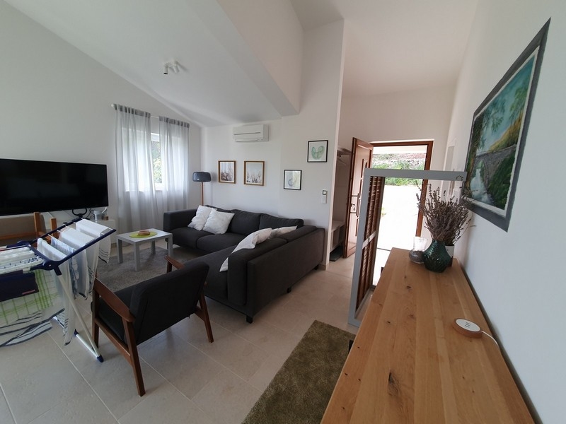 Modern apartman panorámás kilátással a tengerre