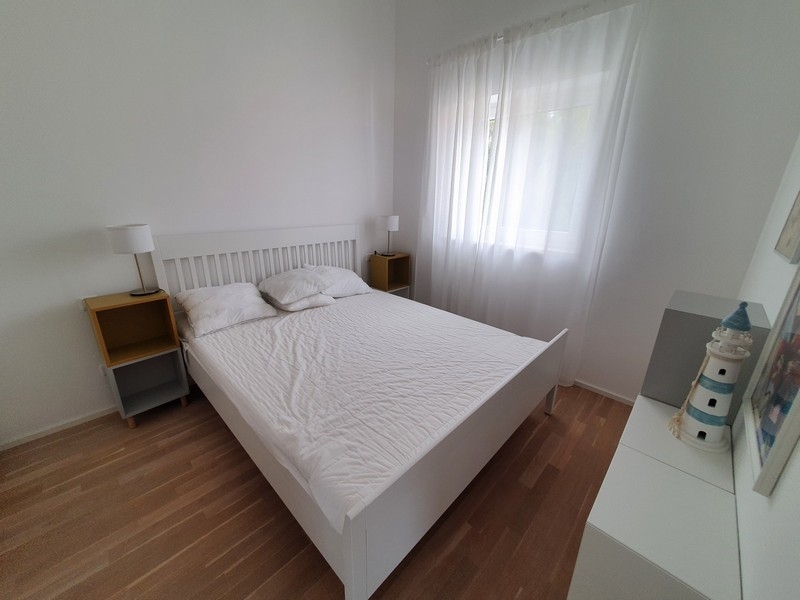 Bútorozott lakás remek helyen