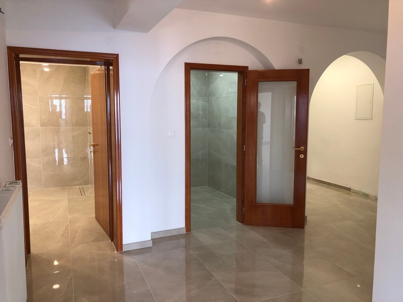 Az A2769-es apartman folyosója és bejárata.