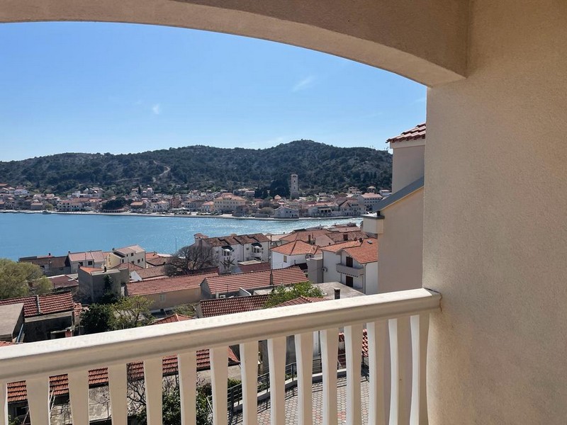 Tengerre néző kilátás az A2803 apartman teraszáról Horvátországban - Panorama Scouting.