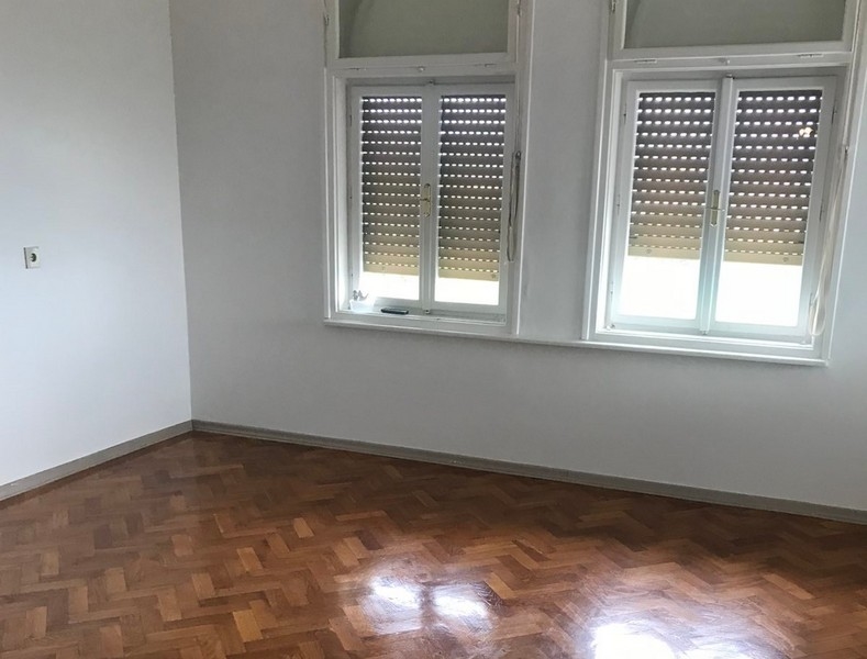 A két hálószoba egyike.