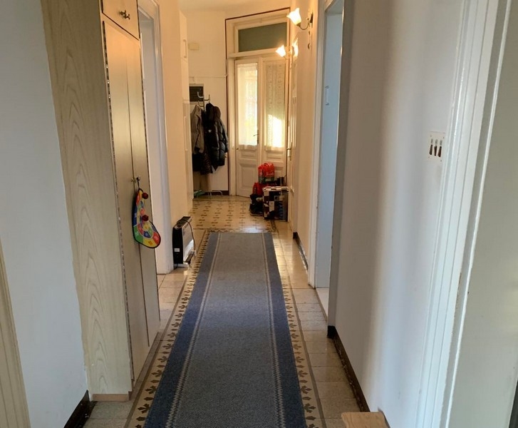 Előszoba és bejárat.