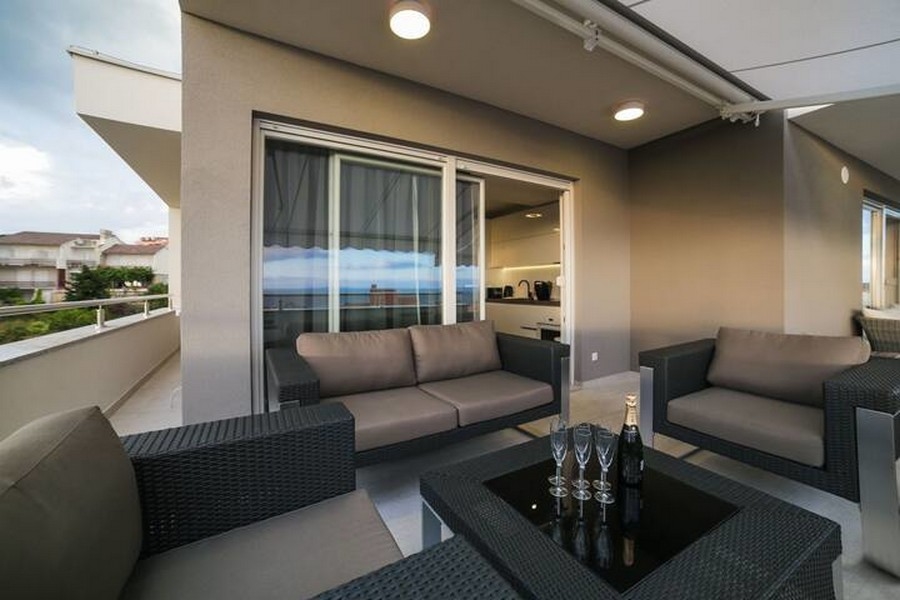 Az A2814-es ingatlan terasza eladó Horvátországban Pag szigetén.