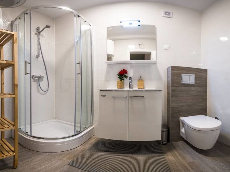 Fürdőszoba zuhanyzóval - A2814 ingatlan, Horvátország.