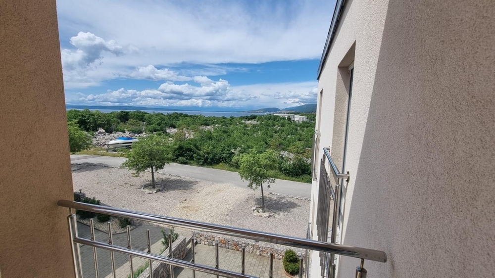 Tengerre néző A2849-es lakásból, amely Horvátországban, a tenger közelében eladó.