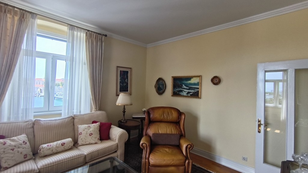 Kúria stílusú nappali.