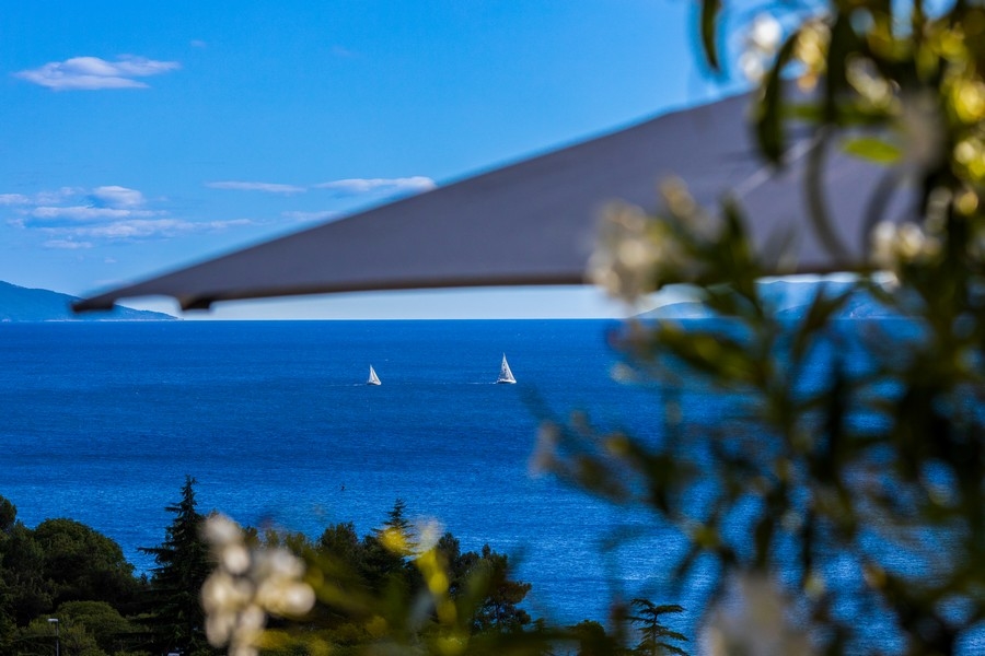 Panorámás tengerre néző apartmanok közvetlenül a tengeren