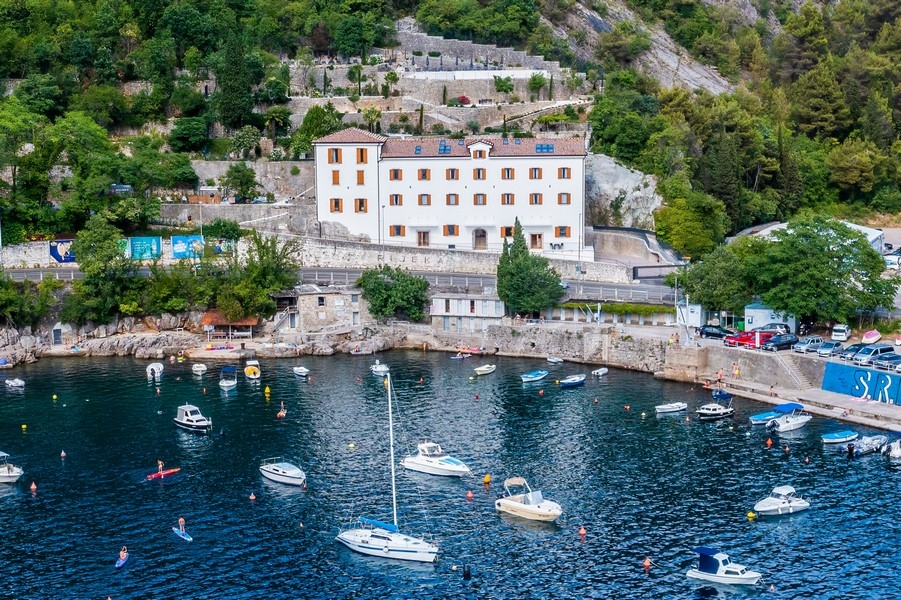 Vásároljon apartmanokat egy nagyszerű, gondozott komplexumban Abbáziában