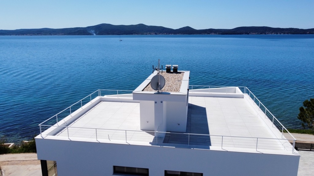 Tetőterasszal rendelkező ingatlanok közvetlenül a tenger mellett - Panorama Scouting A2898.