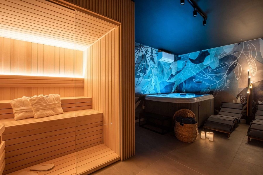 Wellness részleg szaunával és pezsgőfürdővel.