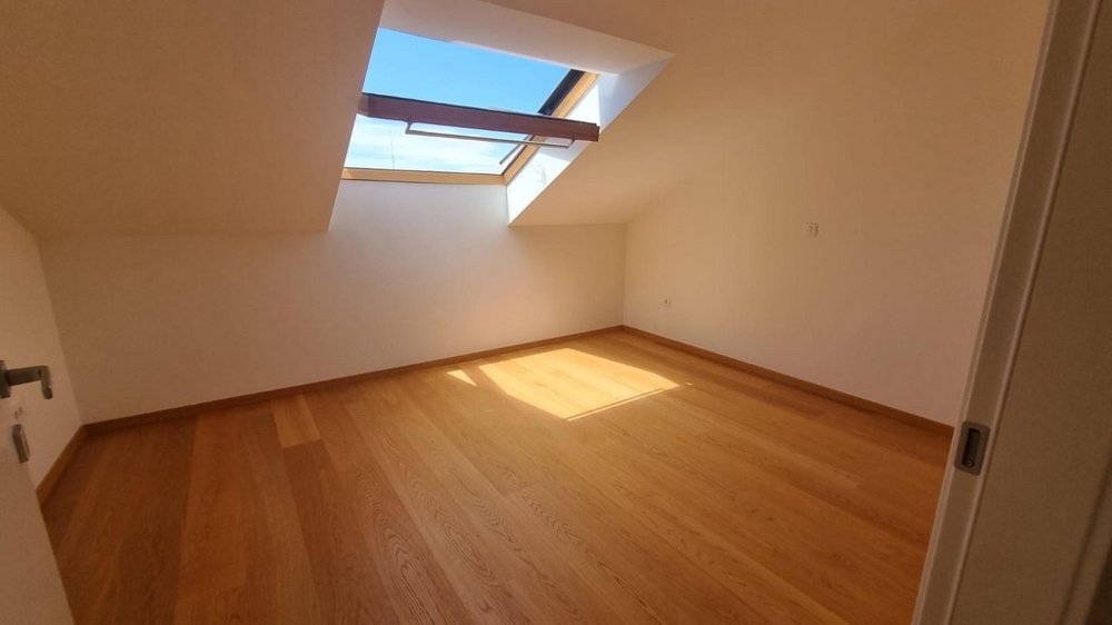 Hálószoba tetőablakkal.