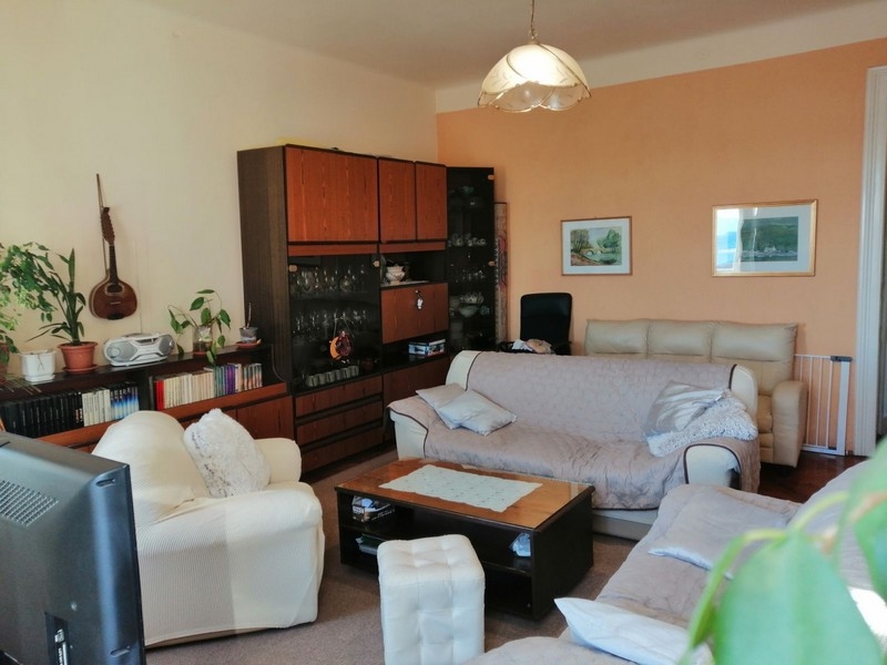 Hálószoba ablakkal