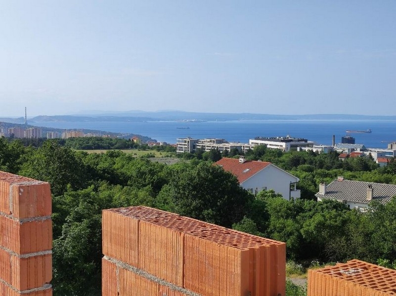 Új épület - apartman Rijekában, kilátással az öbölre, a Karvner-öbölre