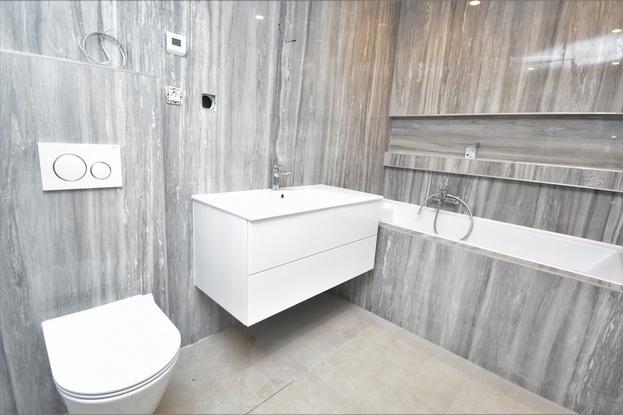 WC a fürdőszobában.