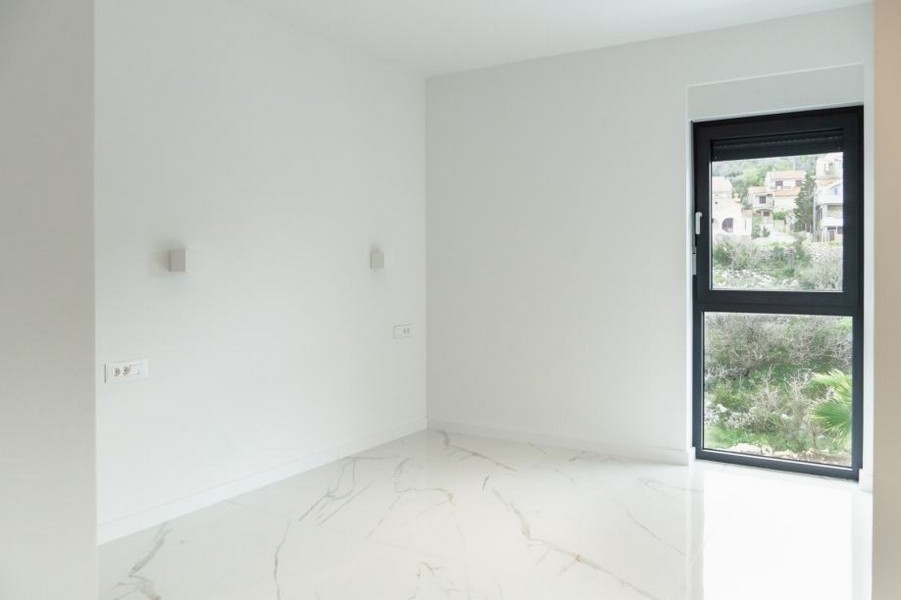 Új építésű - lakás minőségi bútorokkal vásárolható