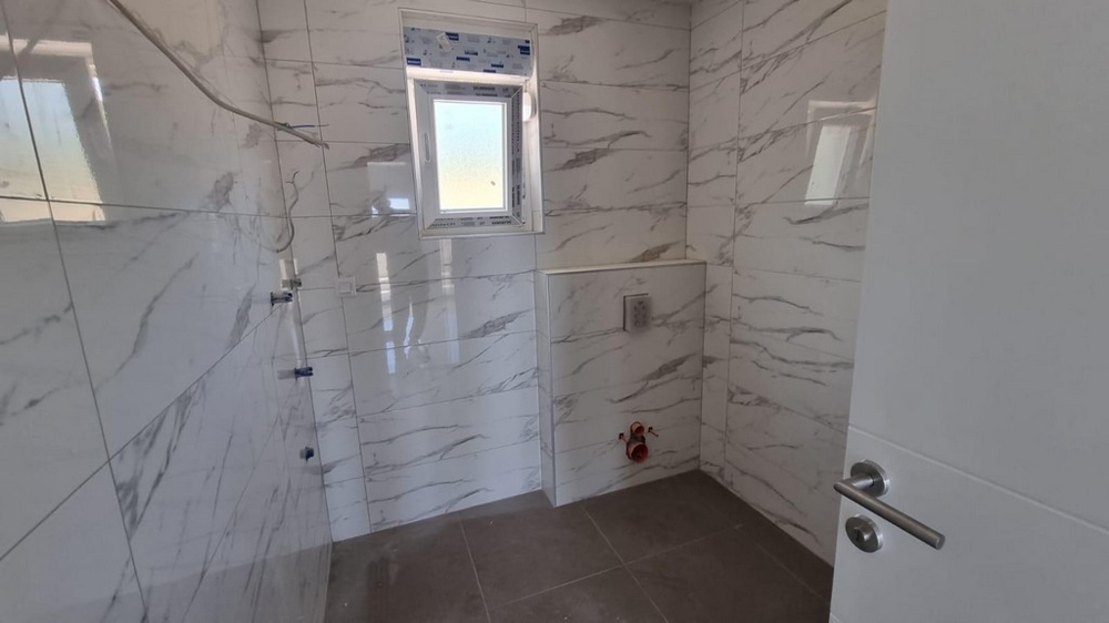 A WC kiváló minőségű csempével