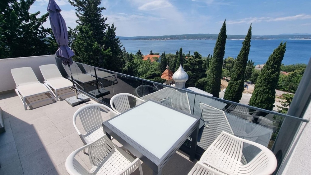 Elegáns penthouse Crikvenicában, a Kvarner-öbölben. Panoráma cserkészet